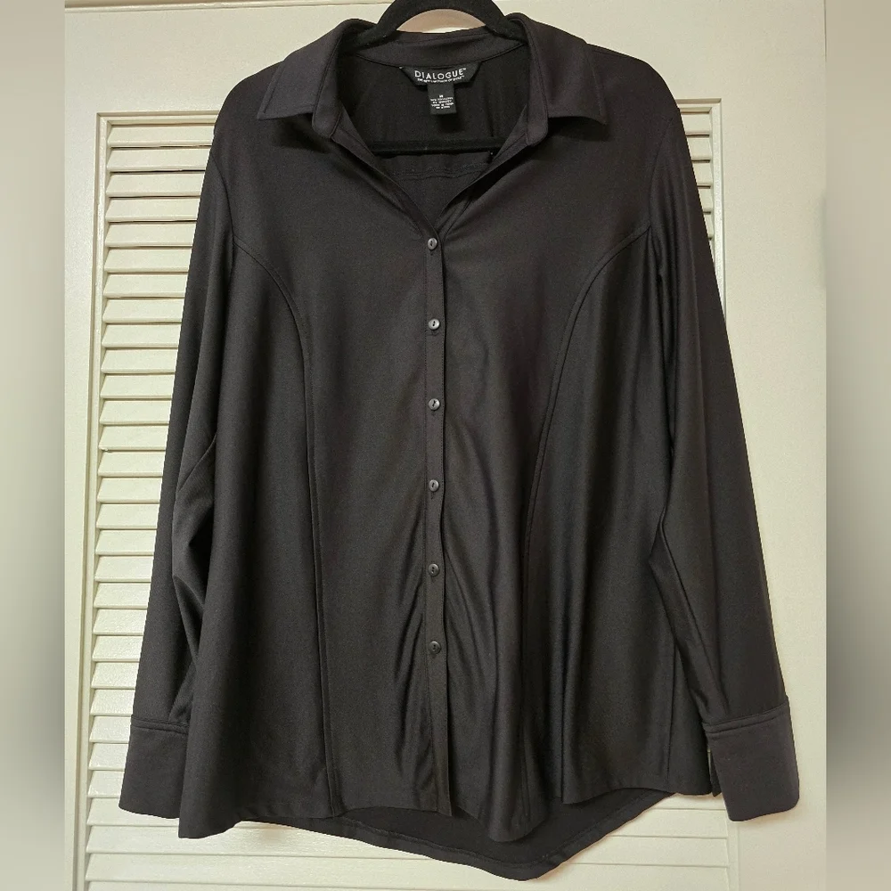 Dialogue - Black Long-Sleeve V-Neck Button Top